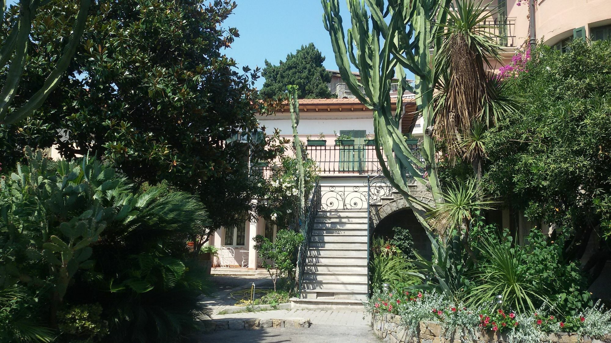 Hotel La Scogliera Bordighera Exterior foto